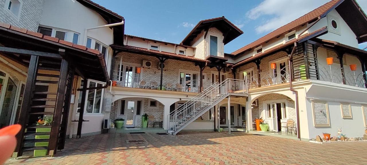 Pensiunea Sergiu & Geanina Arad Exterior foto