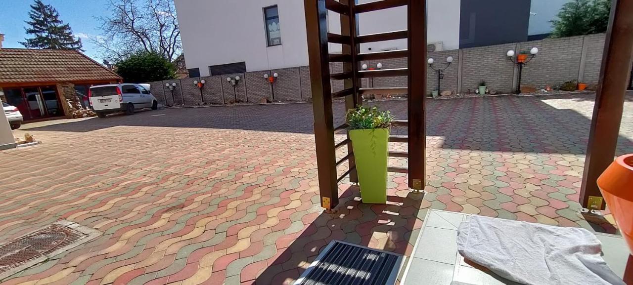 Pensiunea Sergiu & Geanina Arad Exterior foto