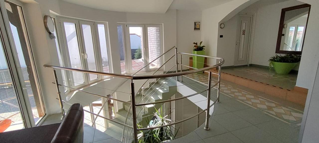 Pensiunea Sergiu & Geanina Arad Exterior foto
